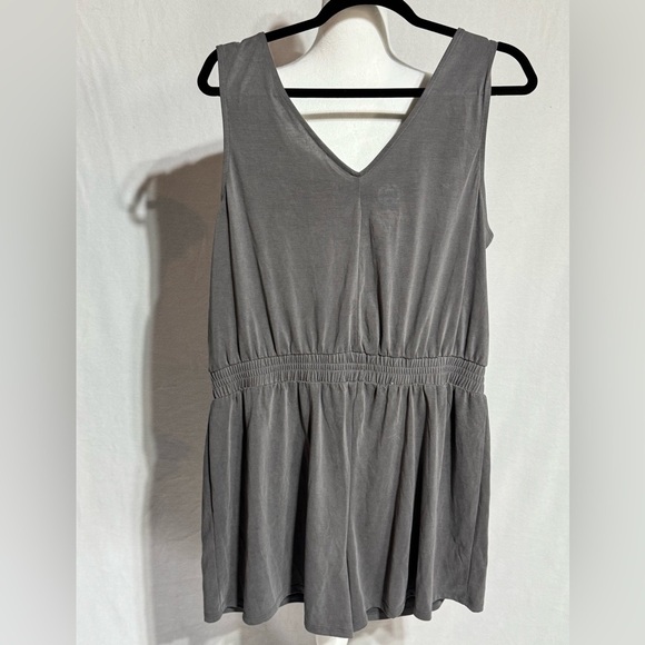 NWT Maurices Gray V-Neck Jumpsuit with Elastic Waist Size XL - Picture 4 of 4